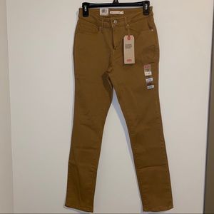 Levi’s Mid Rise Skinny Jean